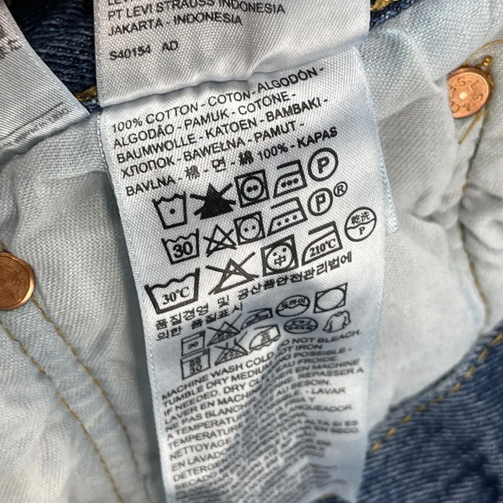 Levis 501 Original Fit Jeans Mens 32x30 Blue Denim Straight Leg Distressed